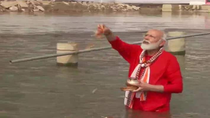 PM Modi: గంగా నదిలో పుణ్య స్నానం ఆచరించిన ప్రధాని మోదీ.. కాలభైరవునికి ప్రత్యేక పూజలు | PM Modi takes holy dip in Ganga near Lalita Ghat