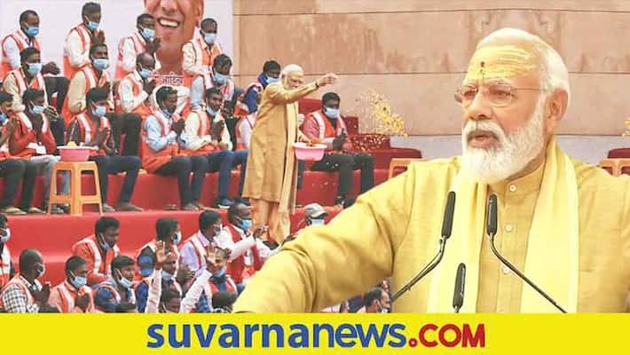 PM Showers Petals On Construction Workers Of Grand Kashi Project akb PM Showers Petals On Construction Workers Of Grand Kashi Project akb