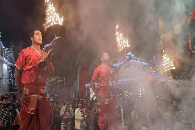 કાશી ઉજવી રહ્યું છે શિવ દીપોત્સવ, ઘાટ શણગારાયા, દરેક ખૂણો ઝળહળી ઉઠ્યો, જુઓ તસવીરો