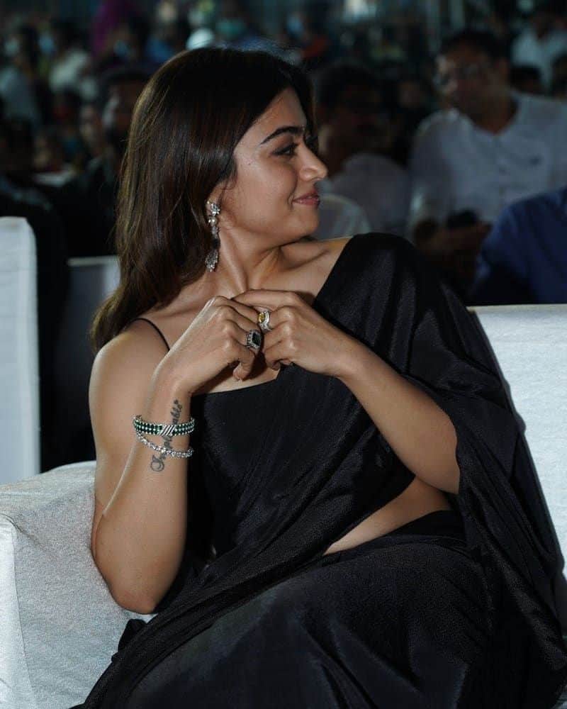Rashmika Mandanna is a sight to behold in black at the Pushpa pre release event dpl