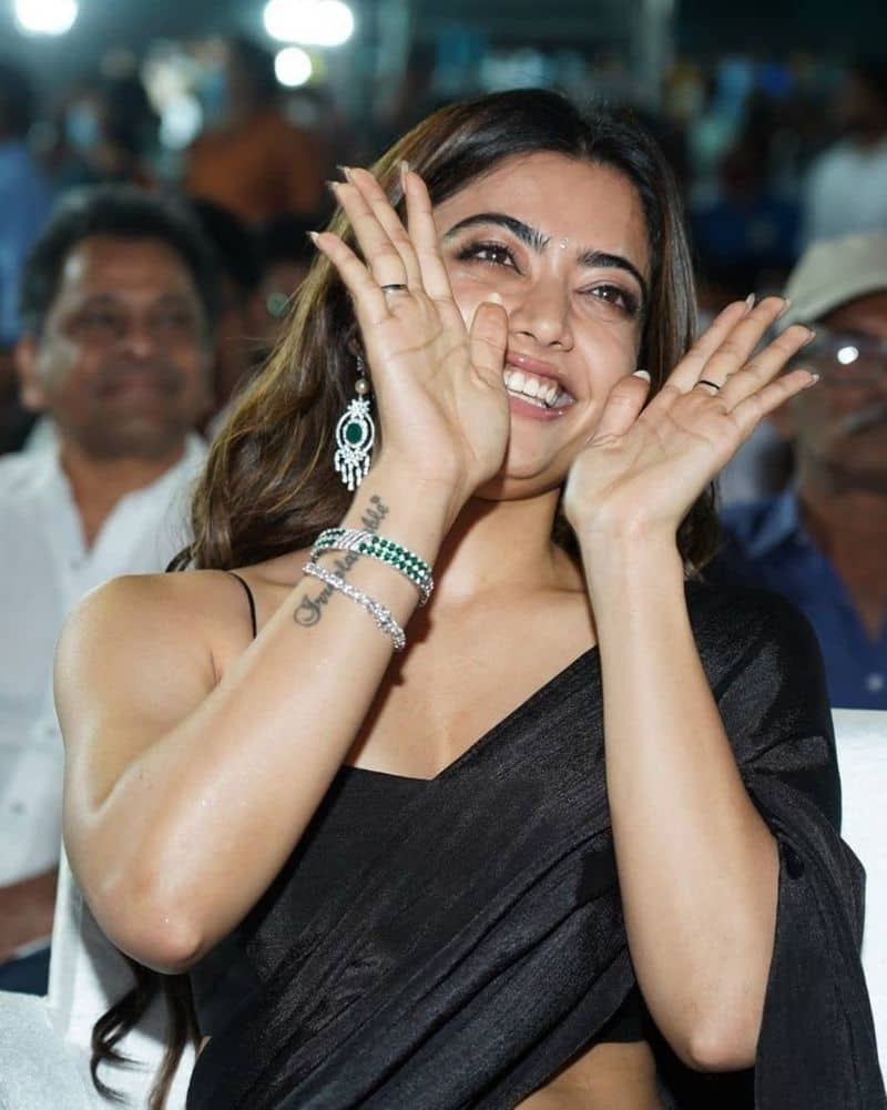 Rashmika Mandanna is a sight to behold in black at the Pushpa pre release event dpl