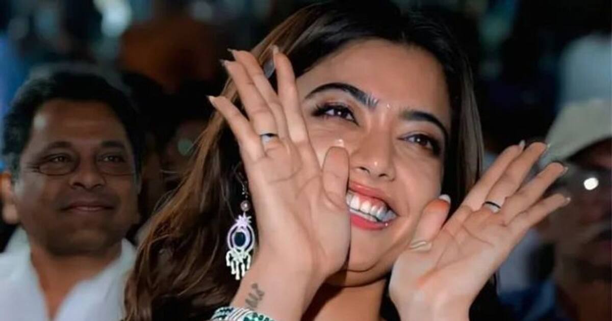 Rashmika Mandanna : புஷ்பா  பட விழாவில்  கருப்பு  சேலையில்  ரசிகர்களை கவர்ந்த ராஷ்மிகா மந்தனா...