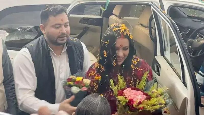 Bihar Patna Tejashwi Yadav With Wife rachel Rajshree Enjoy chaat Tastes Thela Vendor Called to Rabri Devi house UDT