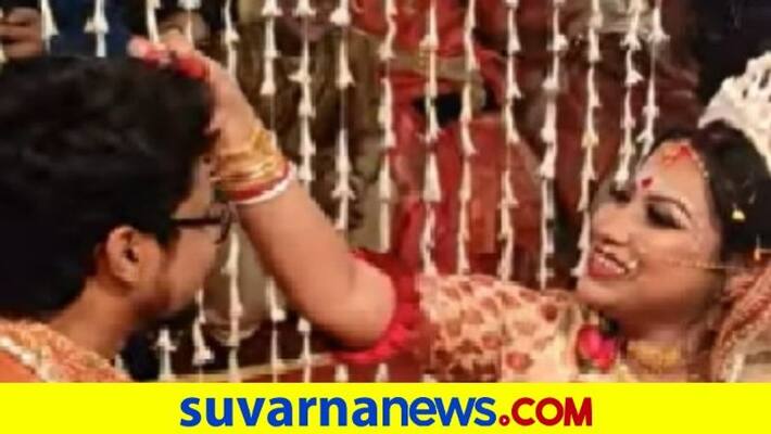 Viral video bride break stereo type wedding put sindoor on her grooms forehead Viral video bride break stereo type wedding put sindoor on her grooms forehead