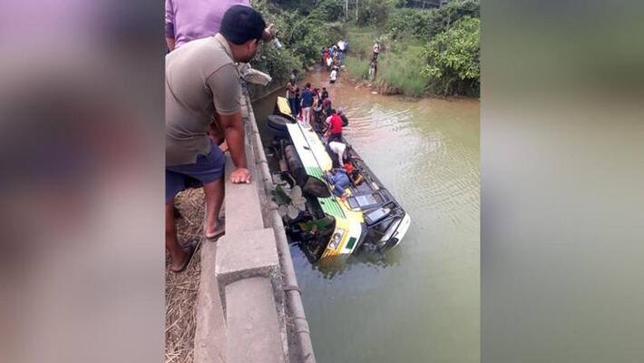 Andhra Bus Accident 9 dead Andhra Bus Accident 9 dead