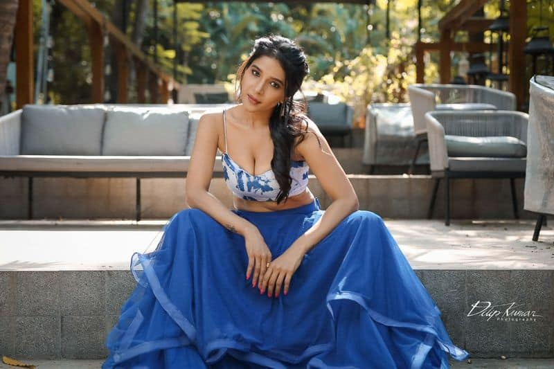 Alluring Actress Sakshi Agarwal latest bold photo Gallery
