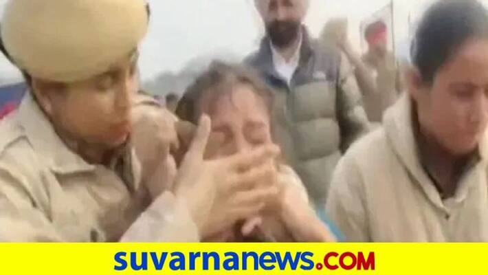 Police drag protesting teachers at Punjab CM rally in Sangrur Caught on camera pod Police drag protesting teachers at Punjab CM rally in Sangrur Caught on camera pod
