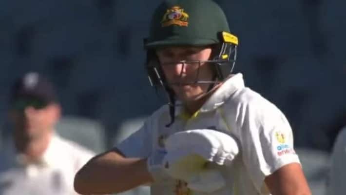Marnus Labuschagne asks Cigarette Lighter in the match against South Africa to repair helmet Marnus Labuschagne asks Cigarette Lighter in the match against South Africa to repair helmet