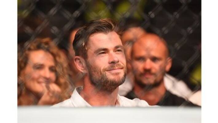Chris Hemsworth Reveals He Is At High Risk Of Alzheimer's disease sgk Chris Hemsworth Reveals He Is At High Risk Of Alzheimer's disease sgk