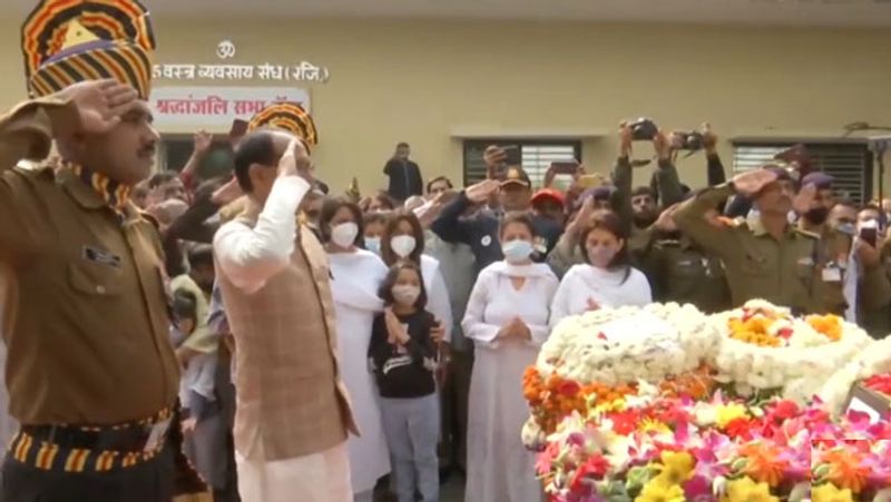 MP Bhopal Group Captain Varun Singh Funeral cremated tributes Wife Geetanjali Antim darshan and said I Am Sorry Varun Singh UDT