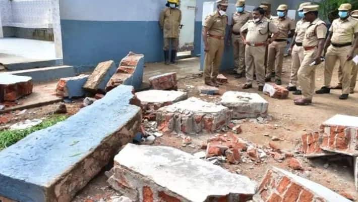 Four dead Nine rescued as Noida housing society s wall collapses ANBBM Four dead Nine rescued as Noida housing society s wall collapses ANBBM