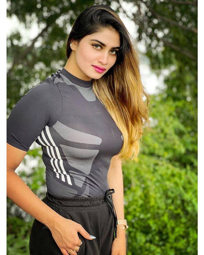 Biggboss fame shivani narayanan latest tight and hot dress ravishing photos