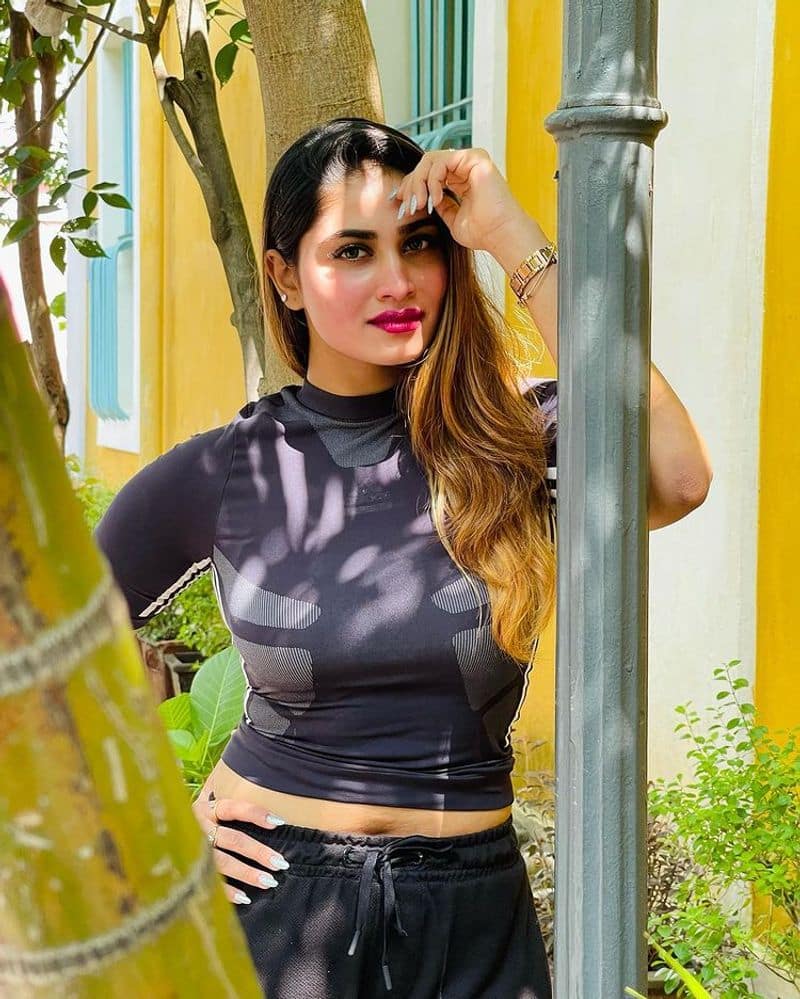 Biggboss fame shivani narayanan latest tight and hot dress ravishing photos