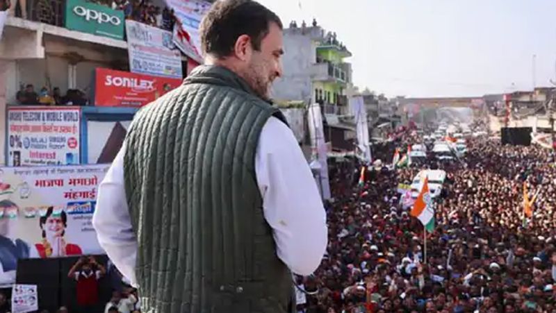 અમેઠીના રાહુલ-પ્રિયંકા અમેઠીનો ગઢ જીતવા માટે નીકળ્યા પગપાળા, જુઓ તસવીરો
