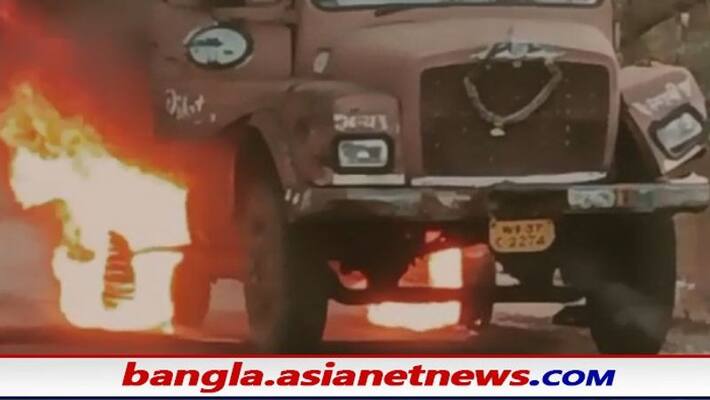 Fire erupts in a moving truck in Asansol, rescue driver in critical condition bsm Fire erupts in a moving truck in Asansol, rescue driver in critical condition bsm