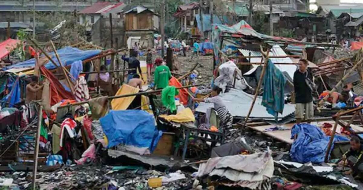 Philippines Rai Typhoon : 270 की स्पीड से चली हवाओं से 95 प्रतिशत घरों की  छतें उड़ीं, 3 लाख लोग बेघर | Rye storm wreaks havoc in the Philippines,  killing 80, leaving 3 lakh homeless