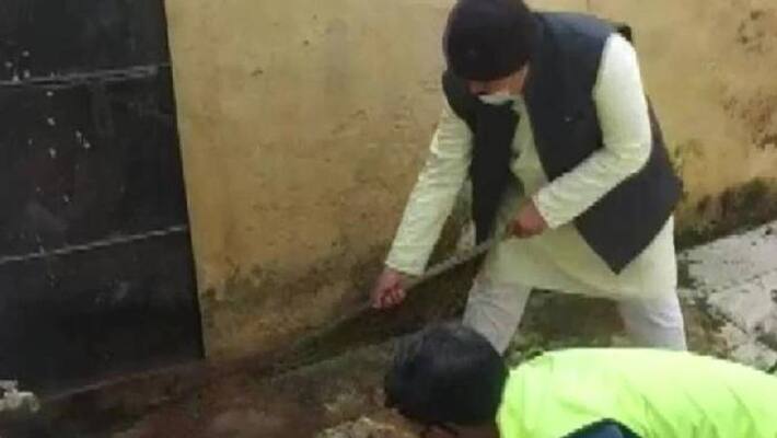 Madhya Pradesh minister cleans toilet Madhya Pradesh minister cleans toilet