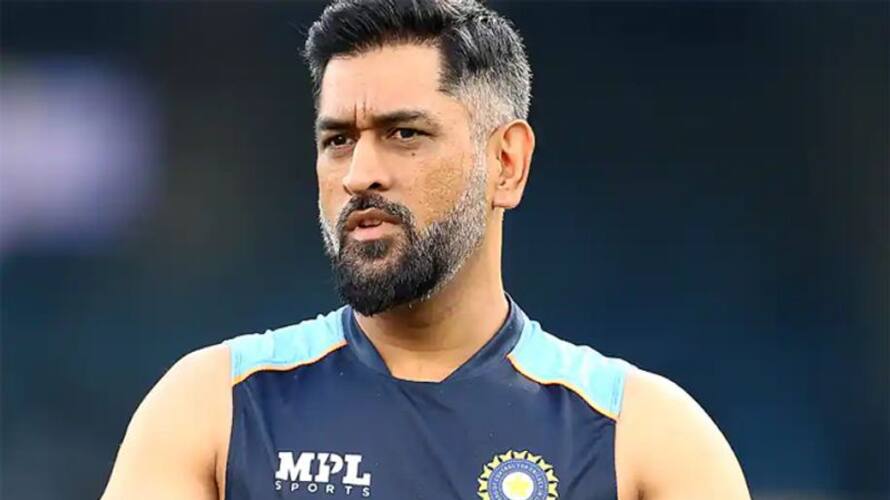 Captain MS Dhoni gifts CSK shirt to Pakistan Cricketer Haris Rauf kvn Captain MS Dhoni gifts CSK shirt to Pakistan Cricketer Haris Rauf kvn