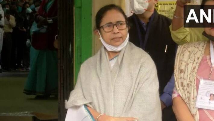 kmc election 2021 polls are going on peacefully says Mamata Banerjee praised police bsm kmc election 2021 polls are going on peacefully says Mamata Banerjee praised police bsm