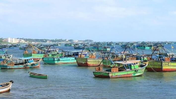 rameswaram fishermens condemned for auctioning boats and  announced strike