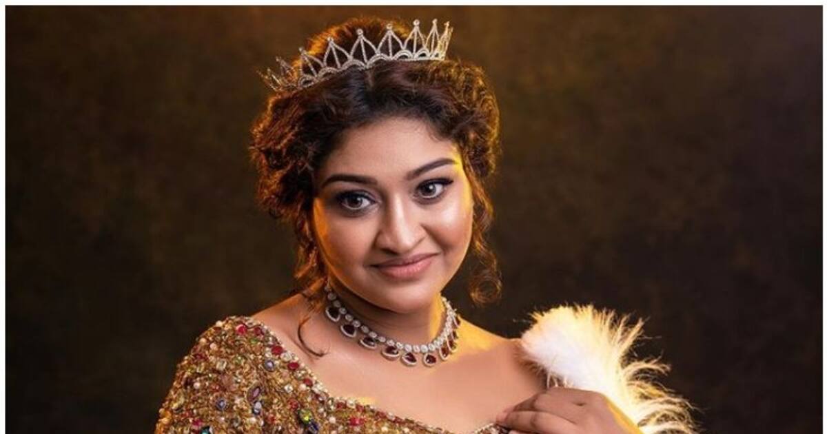 Neelima Esai Pregnancy Photos: நிறைமாத வயிற்றோடு எலிசபெத் ராணியாகவே மாறி..  நீலிமா எடுத்துக்கொண்ட போட்டோ ஷூட்!