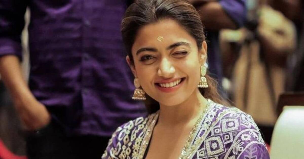 Rashmika: இருட்டு அறையில்.. கருப்பு சேலையில் முரட்டு போஸ்! டல்லான வெளிச்சத்தில் டாலடிக்கும் அழகில் ராஷ்மிகா!