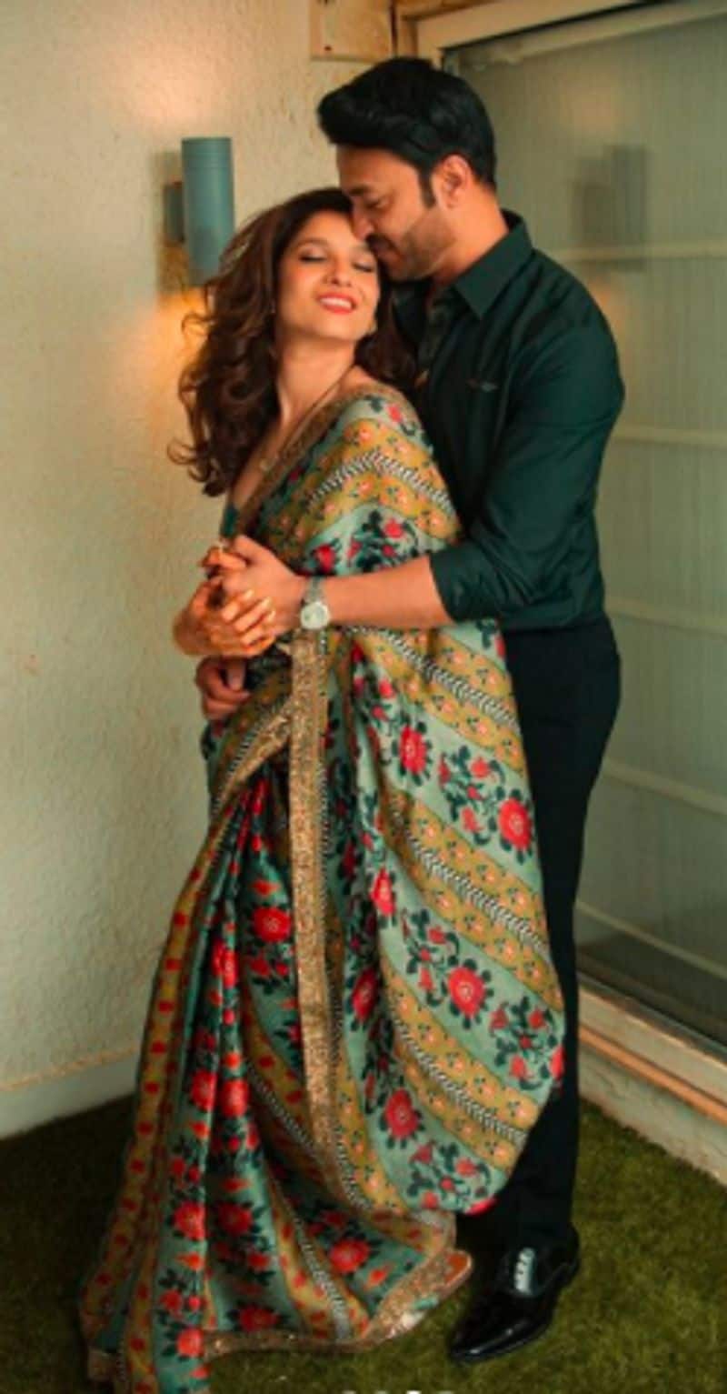 Ankita Lokhande flaunts bridal glow in 80 thousand Rs silk saree with hubby Vicky Jain dpl