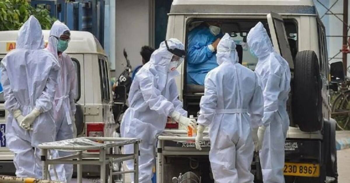 Omicron: அதிர்ச்சி.. மகளை தொடர்ந்து தந்தைக்கும் ஒமிக்ரான்.. தொடர்பில் இருந்த 150 பேர் தீவிர கண்காணிப்பில்.!