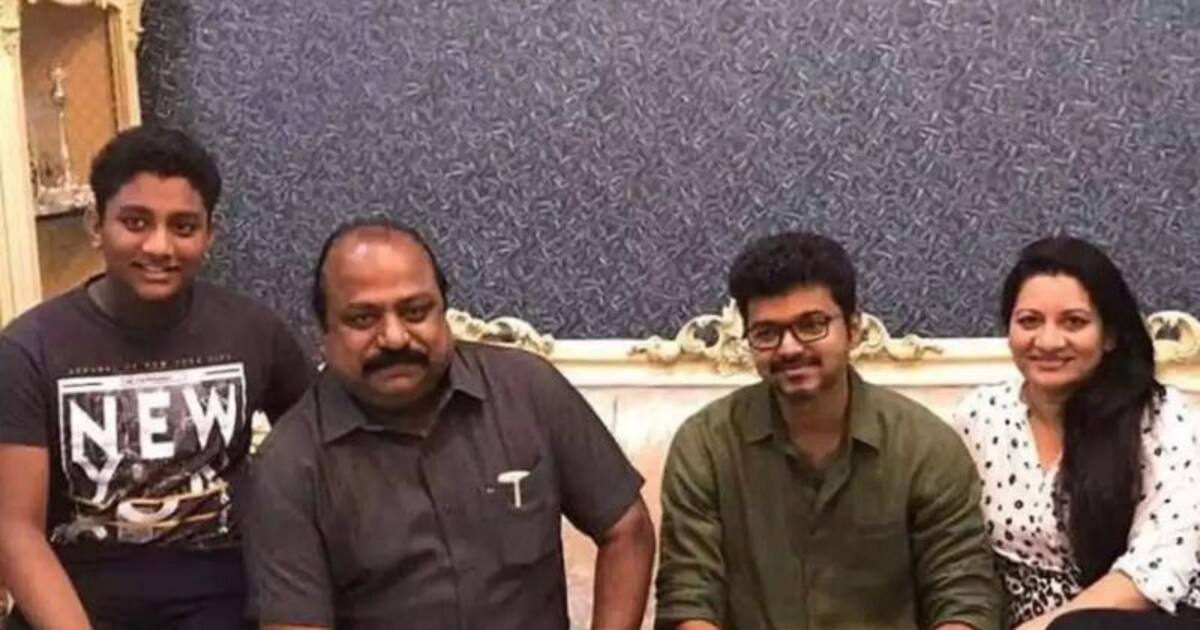 ஸ்கெட்ச் போட்டு வளைத்த வருமானவரித்துறை.. விஜய் மாமாவுக்கு ஆப்பு.. ஆடிப்போன எஸ்ஏசி.