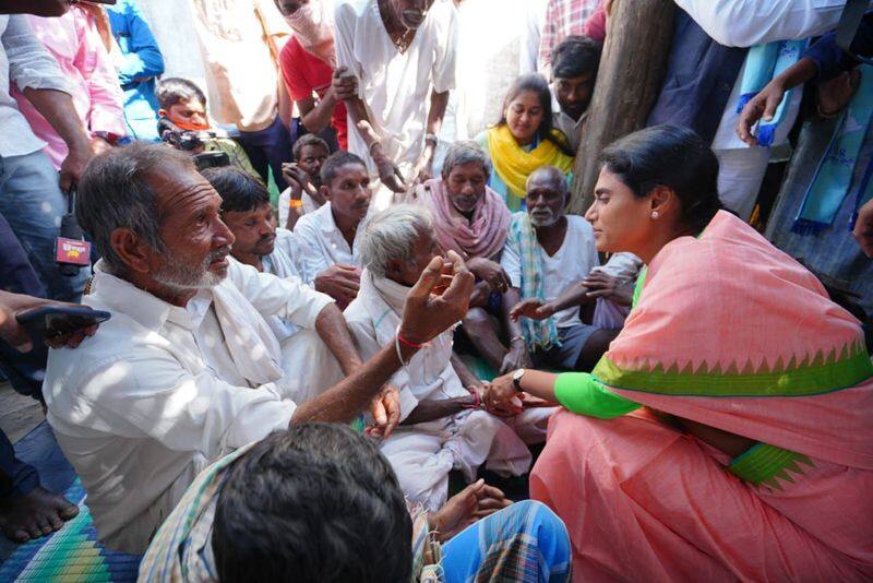 farmers suicides in telangana... YS Sharmila fires on cm KCR
