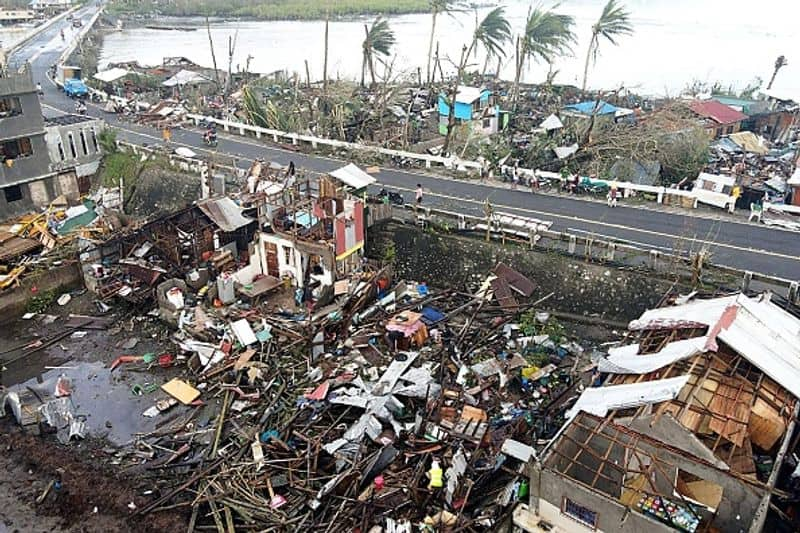 Typhoon Rai shakes the Philippines More than 300 people died