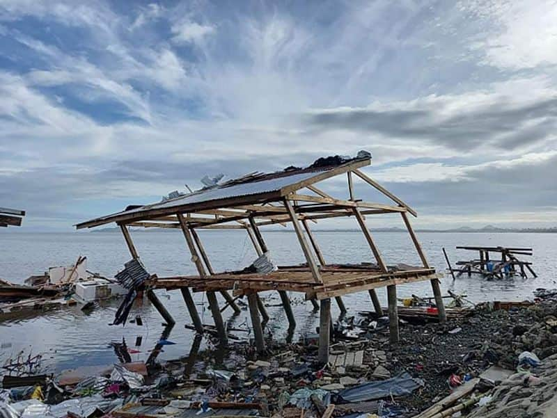 Typhoon Rai shakes the Philippines More than 300 people died