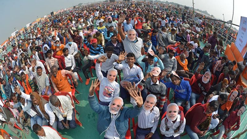 PM મોદીની વારાણસી મુલાકાતનો ઉત્સાહ, ભગવા કપડામાં પહોંચેલા મુસ્લિમોએ લગાવ્યા મોદી-મોદીના નારા