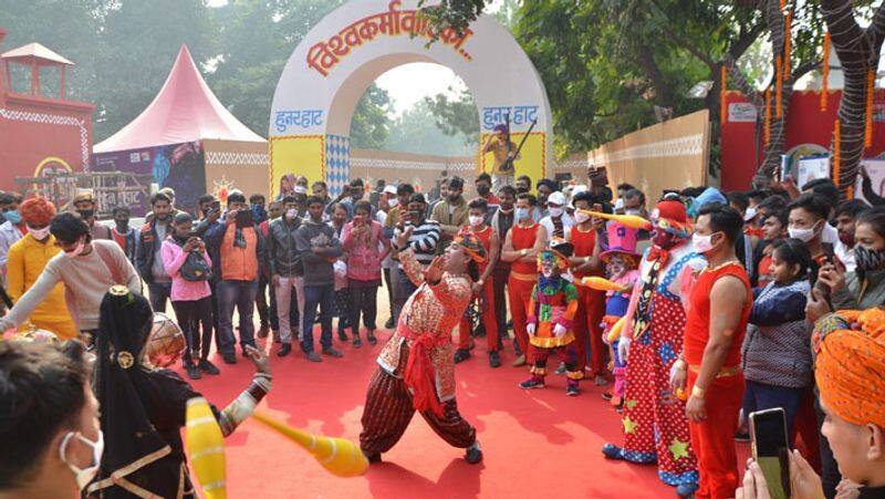 भारत में कला, संस्कृति और शिल्प की अनूठी घटना, जेएलएन स्टेडियम में हुनर ​​हाट, नई दिल्ली KPA