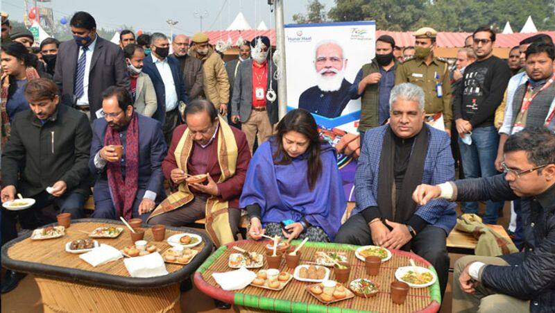 भारत में कला, संस्कृति और शिल्प की अनूठी घटना, जेएलएन स्टेडियम में हुनर ​​हाट, नई दिल्ली KPA