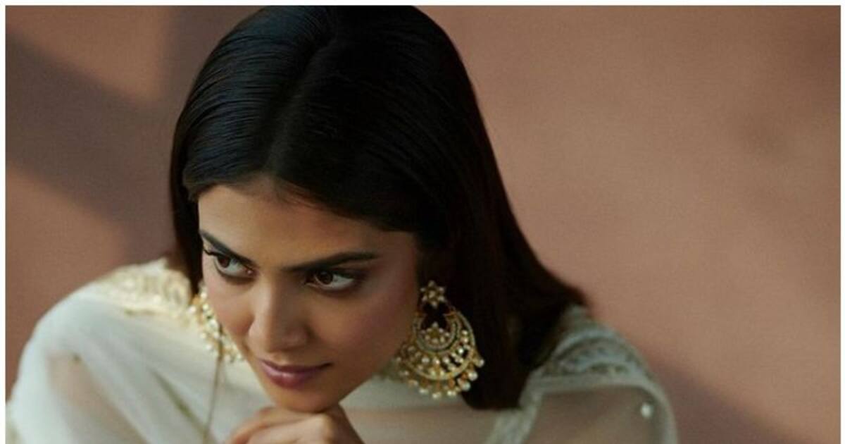 கழுத்தில் அது இல்லை... காலில் இது மட்டும் இருக்கே? மாளவிகா மோகனனின் புதிய ஹாட் போஸை பார்த்து ஷாக்கான ரசிகர்கள்