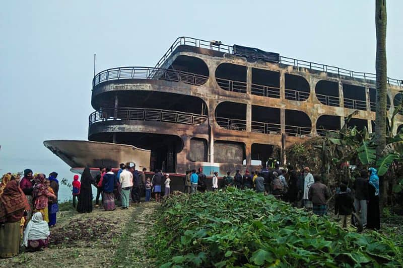 running ferry near Dhaka caught fire 150 injured 39 killed