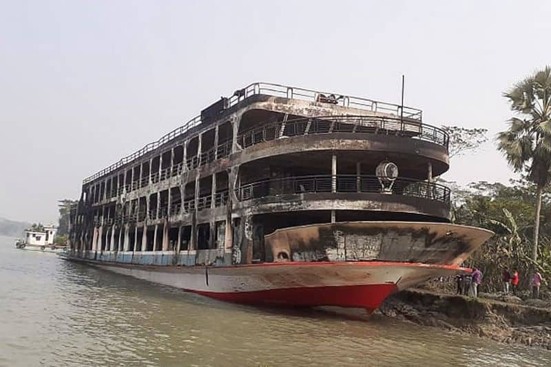 running ferry near Dhaka caught fire 150 injured 39 killed