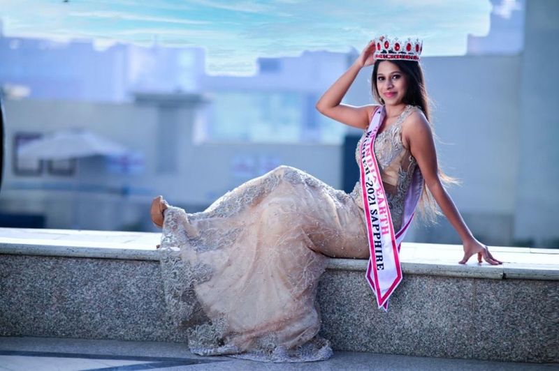 Bengaluru Doctor Dr Rashmi Shankar won Mrs India Earth 2021 crown dpl