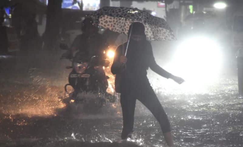 Heavy rain in Chennai at midnight ..