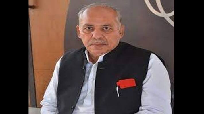 Uttar Pradesh Kannauj SP MLC Pushpraj Jain detained by IT team Uttar Pradesh Kannauj SP MLC Pushpraj Jain detained by IT team