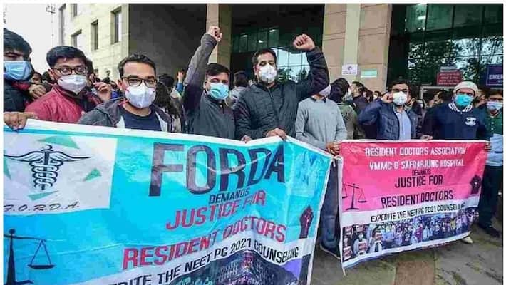 Resident doctors in Delhi call off strike over manhandling of doctors by police, to resume services - ADT Resident doctors in Delhi call off strike over manhandling of doctors by police, to resume services - ADT