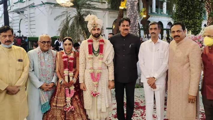 maharashtra omicron cases grand weddings on leaders reaching without masks kpr maharashtra omicron cases grand weddings on leaders reaching without masks kpr