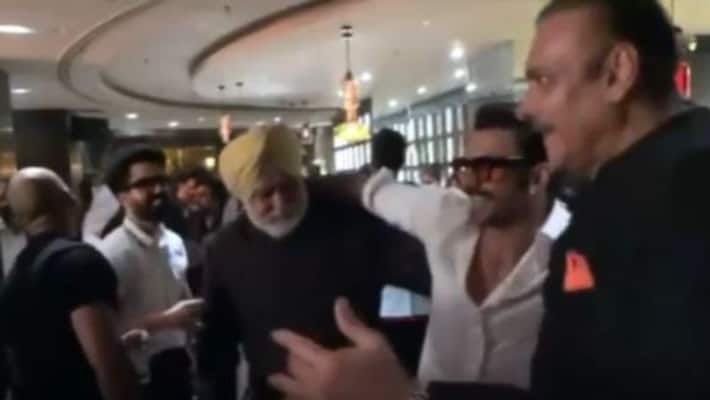 Former Team India Head Coach Ravi Shastri Dance Video Viral On New Year Eve With Film Star Ranveer Singh-mjs Former Team India Head Coach Ravi Shastri Dance Video Viral On New Year Eve With Film Star Ranveer Singh-mjs