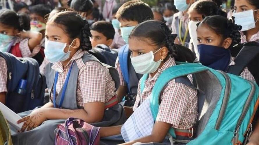 Schools colleges closed In Some States Over Corona and Omicron In India rbj Schools colleges closed In Some States Over Corona and Omicron In India rbj