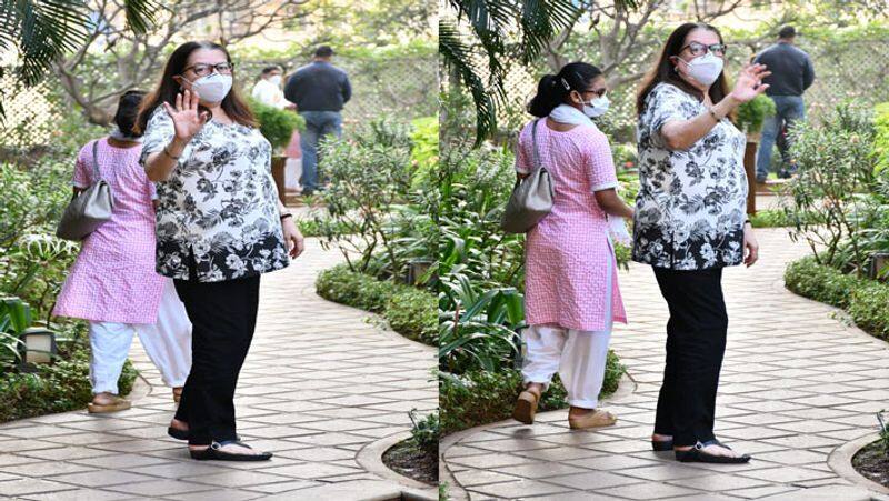 Kareena Kapoor karishma kapoor and mother Babita arrived with Jeh to seek blessings on the new year from Papa Randhir Kapoor NTP