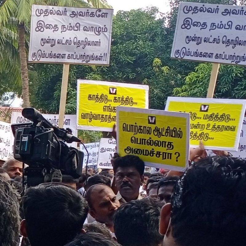 Bar owners association protests in front of the house of Minister of Prohibition and Excise Senthil Balaji in Chennai alleging irregularities in the Tasmac bar tender