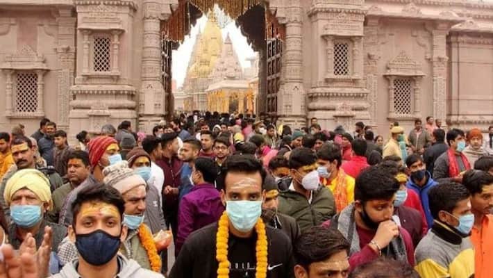 Uttar Pradesh varanasi On the first day of the new year Kashi Vishwanath Dham 5 lakh devotees visited Uttar Pradesh varanasi On the first day of the new year Kashi Vishwanath Dham 5 lakh devotees visited