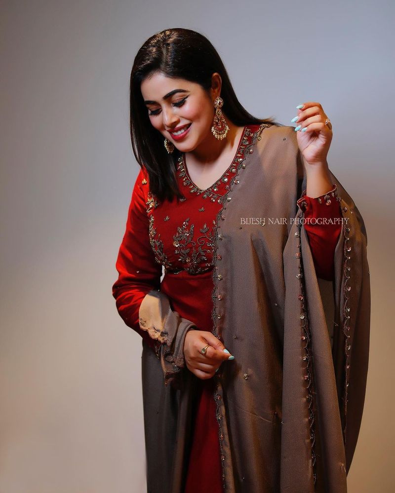 dhee fame heroin purna looks adorable her latest photos shoot goes viral