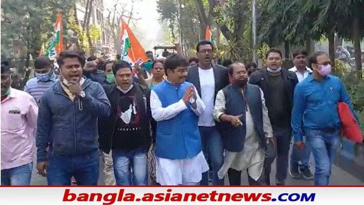 TMC candidate Joydev Naskar has been accused of violating covid rules in the nomination phase of Bidhannagar Municipal polls RTB TMC candidate Joydev Naskar has been accused of violating covid rules in the nomination phase of Bidhannagar Municipal polls RTB